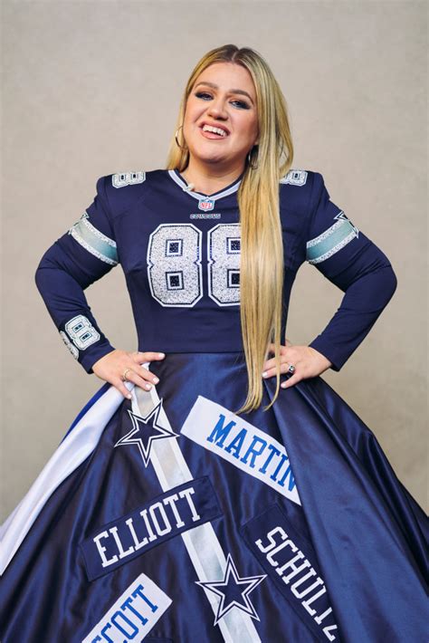 Kelly clarkson nfl dress - Kelly Clarkson proved she’s the ultimate Dallas Cowboys fan while hosting the NFL Honors on Thursday. The singer, who was the first female to MC the awards show, took the stage in a jersey dress.